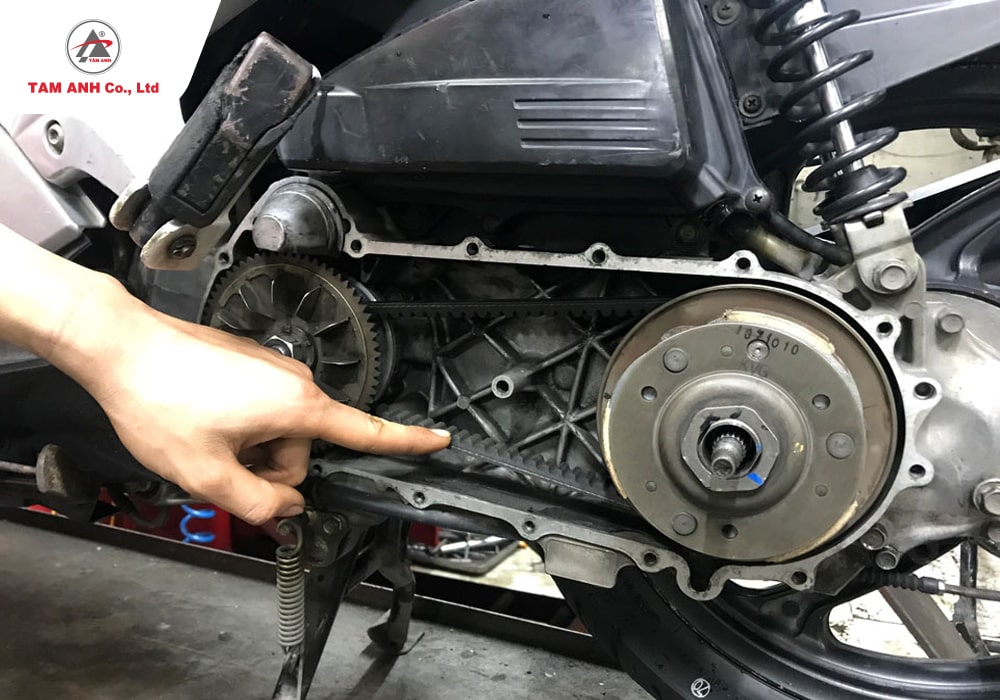 KIểm tra và thay dây curoa airblade 125  uy tín tại Lâm Đồng