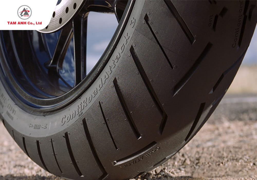 Continental Conti Street nổi bật với thiết kế gai sâu cùng hoa văn sắc nét, chắc chắn và hiện đại