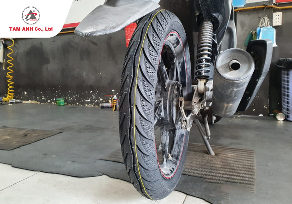 Lốp Maxxis được thiết kế với gai lốp dạng 3D, giúp tăng diện tích tiếp xúc với mặt đường