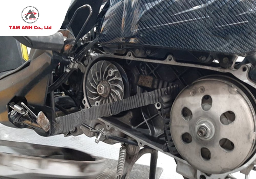 Vệ sinh bộ nồi sau khoảng 7000 - 8000 km để làm sạch bụi bẩn tích tụ trong nồi