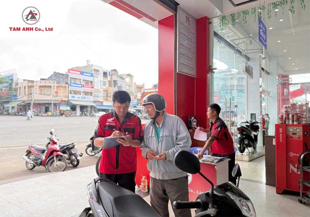 Bảo dưỡng xe định kỳ không chỉ tiết kiệm nhiên liệu mà còn giúp xe giảm thải khí thải gây ô nhiễm môi trường
