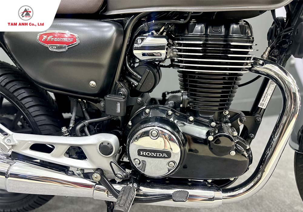 CB350 H’ness được trang bị khối động cơ xi-lanh đơn 348cc mang đến hiệu suất mạnh mẽ và bền bỉ.
