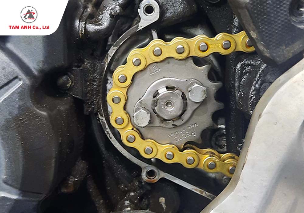 Nhông sên dĩa recto Winner cần được thay thế định kỳ trong khoảng 15.000 – 20.000 km hoặc sớm hơn tùy vào mức độ di chuyển