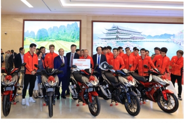 Honda Việt Nam tặng thưởng các thành viên của Đội tuyển Quốc gia Nữ Việt Nam và Đội tuyển U-22 Việt Nam chúc mừng cho chiến thắng tại Seagames 30