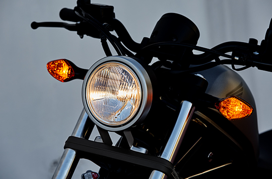 Honda-rebel-300-Den-Truoc