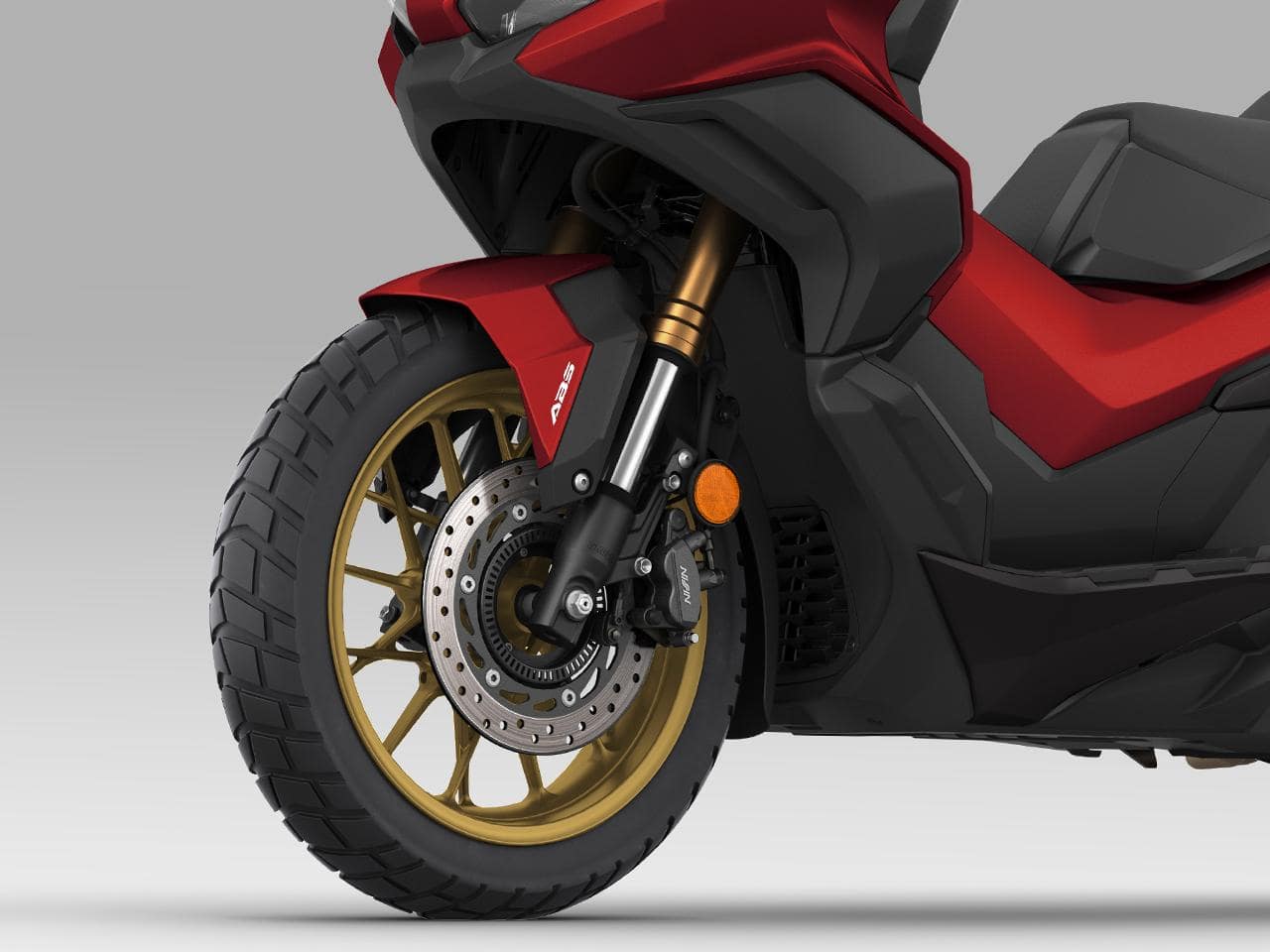 Trang bị khung thép ống trọng lượng nhẹ kết hợp với phuộc hành trình ngược đường kính 37mm